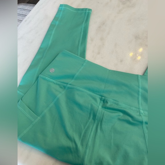 Z by Zella High Rise Side Pocket Crop Size Medium Approx 21” Mint Turquoise - Picture 3 of 7